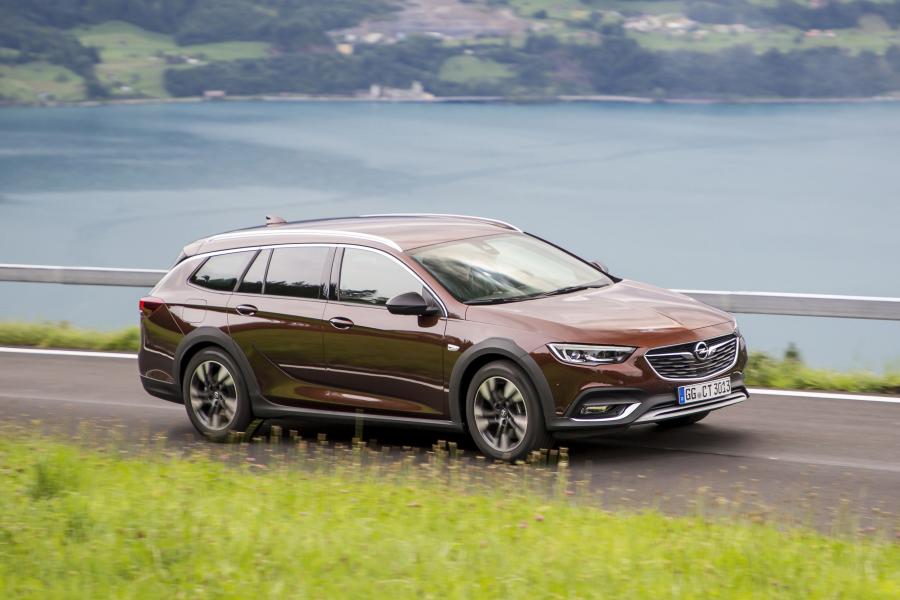  Opel Insignia Country Tourer Turbo D 4x4 Exclusive 2017 года  (фото 9 из 42)